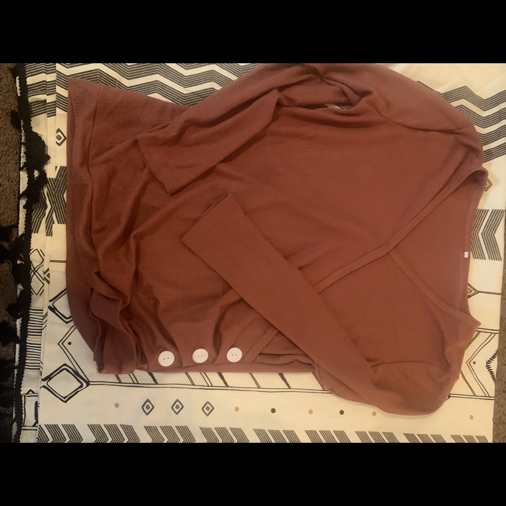 Women’s burnt red long sleeve top